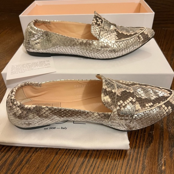 AGL “Softy Moc” Leather Flat Mocassin-Silver Snakeskin Color - Picture 4 of 8